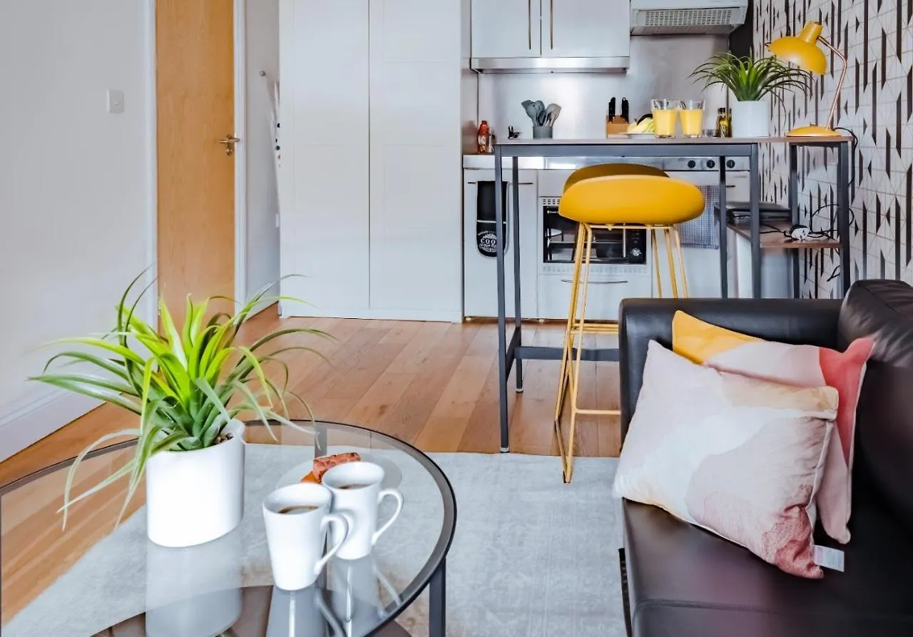 Classic Studio Apartment Cambridge