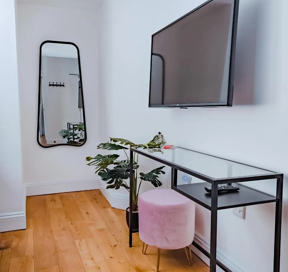Classic Studio Apartment Cambridge